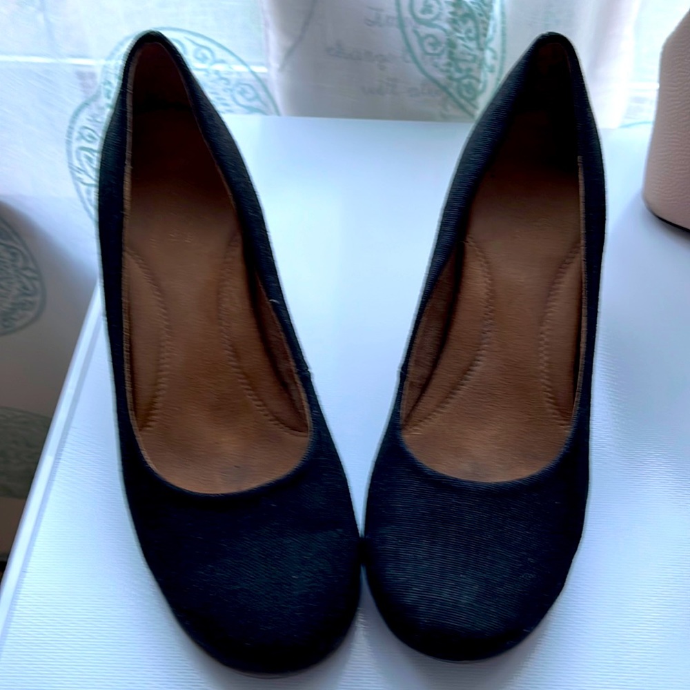 Black Aerosoles wedges size 9 1/2